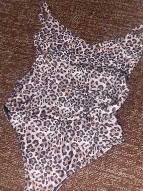 Wolf & whistle maternity swimsuit one piece leopard print v neck women’s 4D/DD